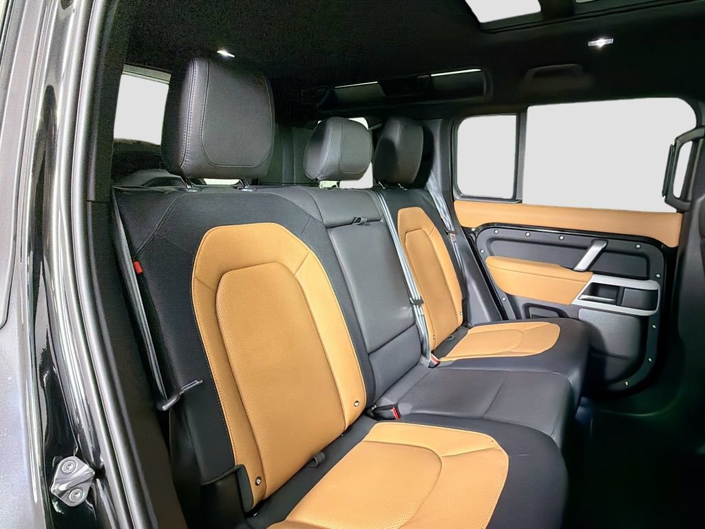 Used 2024 Land Rover Defender 110 X-Dynamic SE AWD/4WD image 29