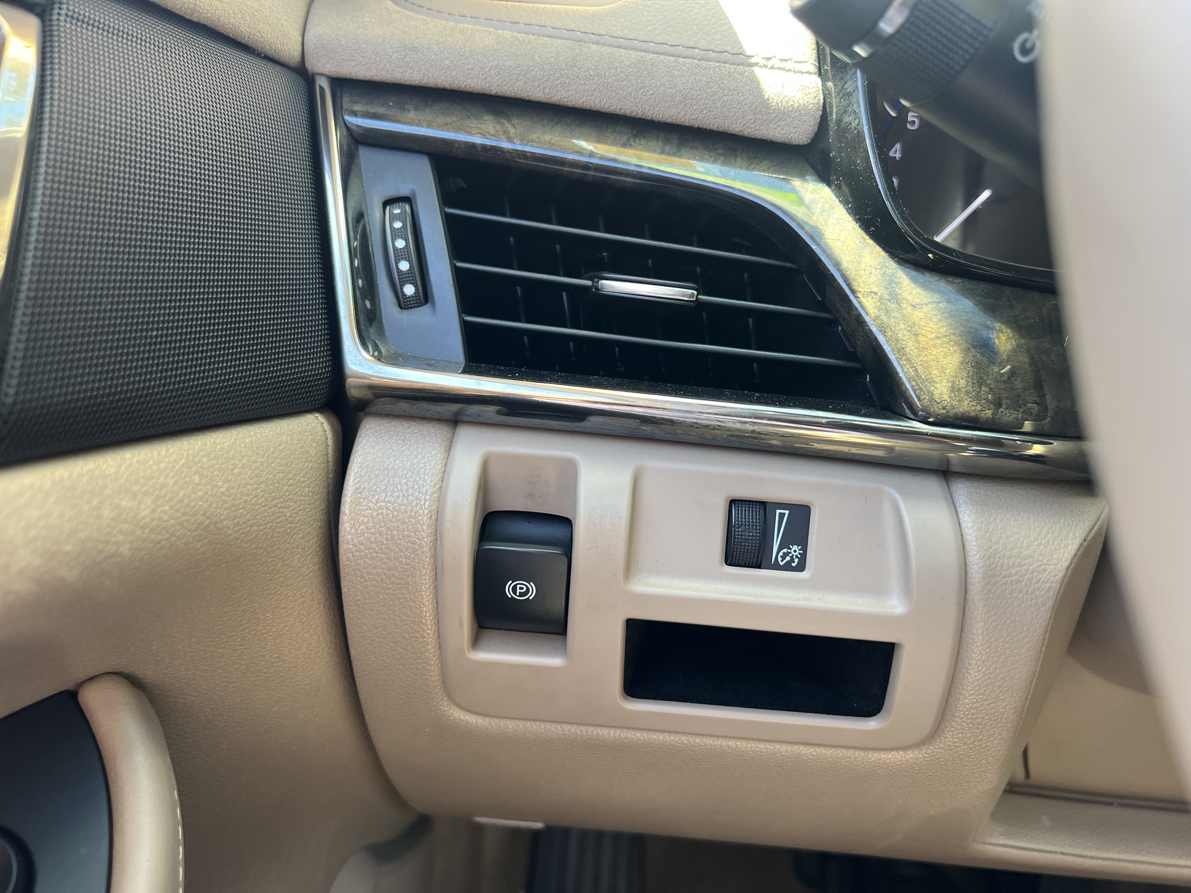Used 2016 Cadillac CTS Luxury RWD image 20