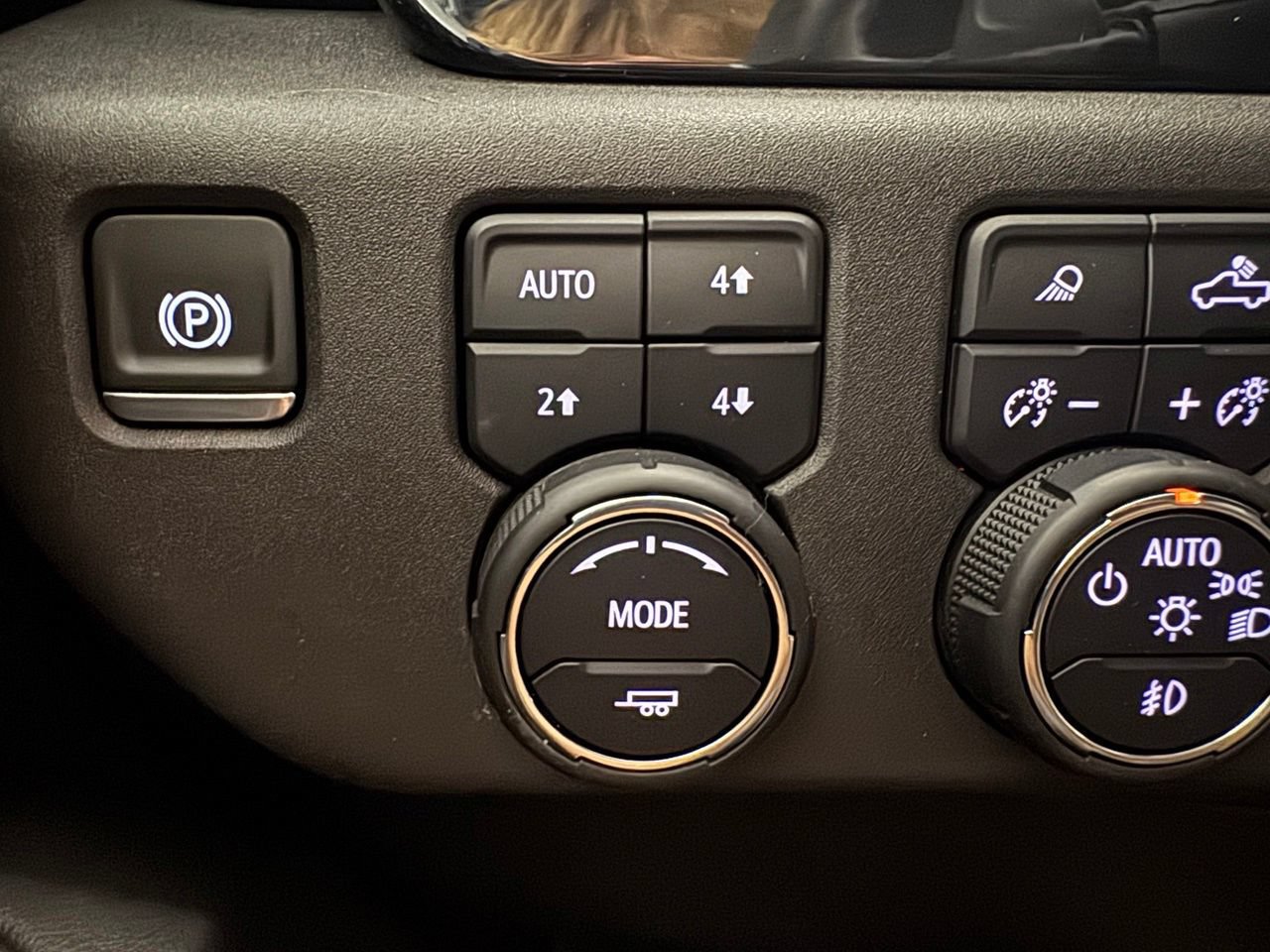 Used 2024 Chevrolet Silverado 1500 LT Trail Boss w/ Convenience Package II AWD/4WD image 27