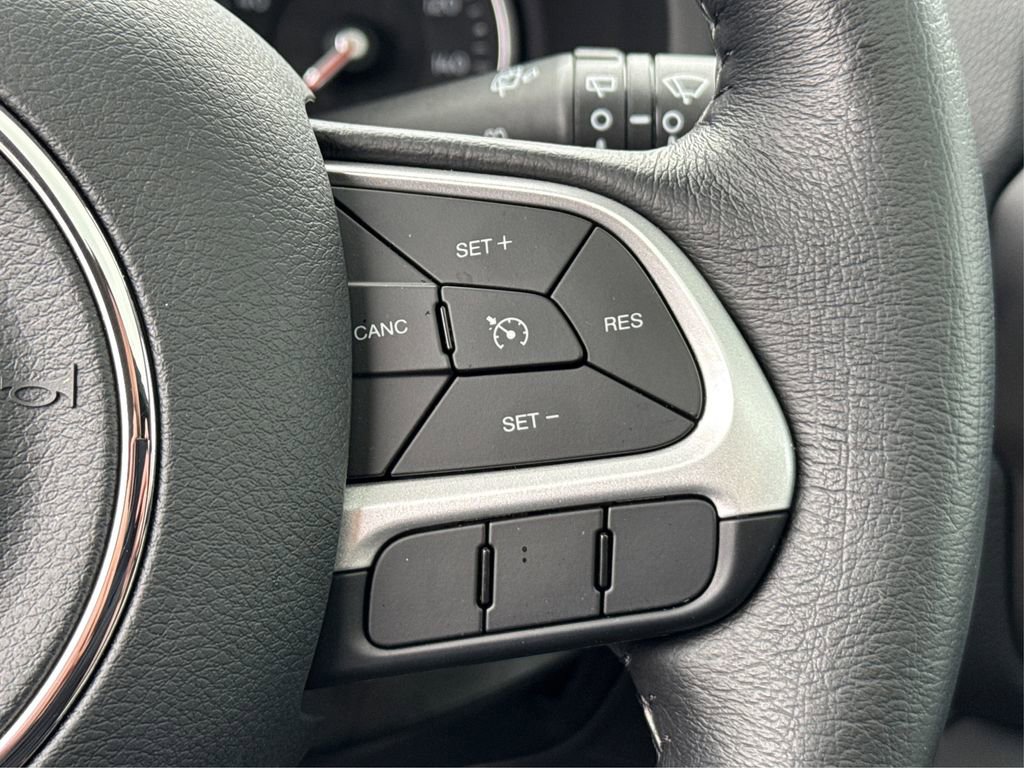 Used 2023 Jeep Renegade Latitude w/ Sun/Sound Group AWD/4WD image 30