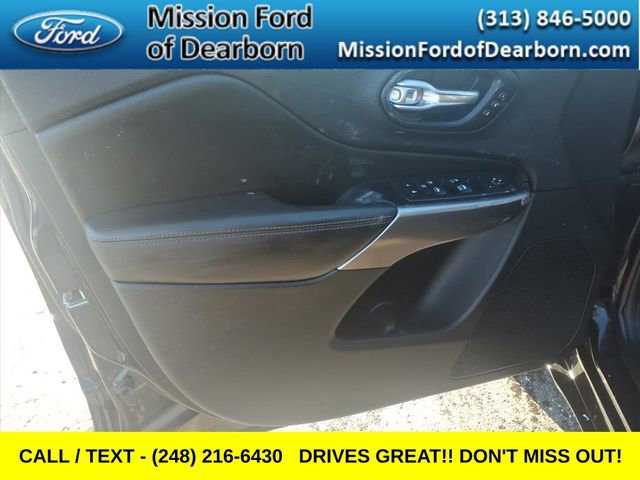 Used 2019 Jeep Cherokee Overland w/ Technology Group image 4