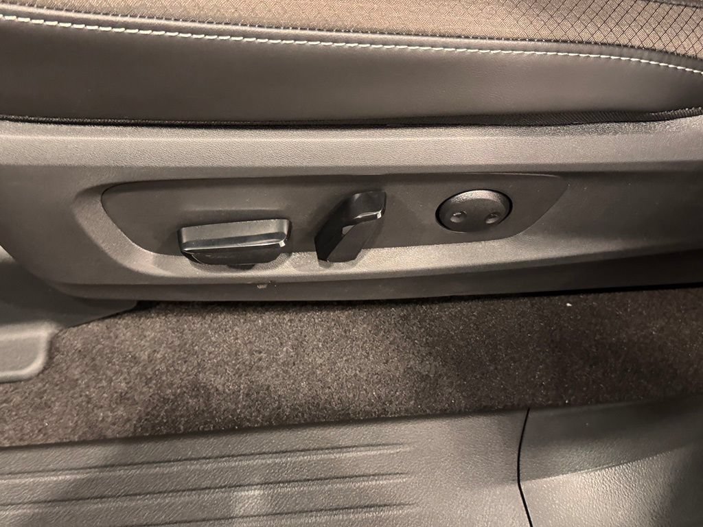 New 2026 Nissan Pathfinder SL FWD image 12