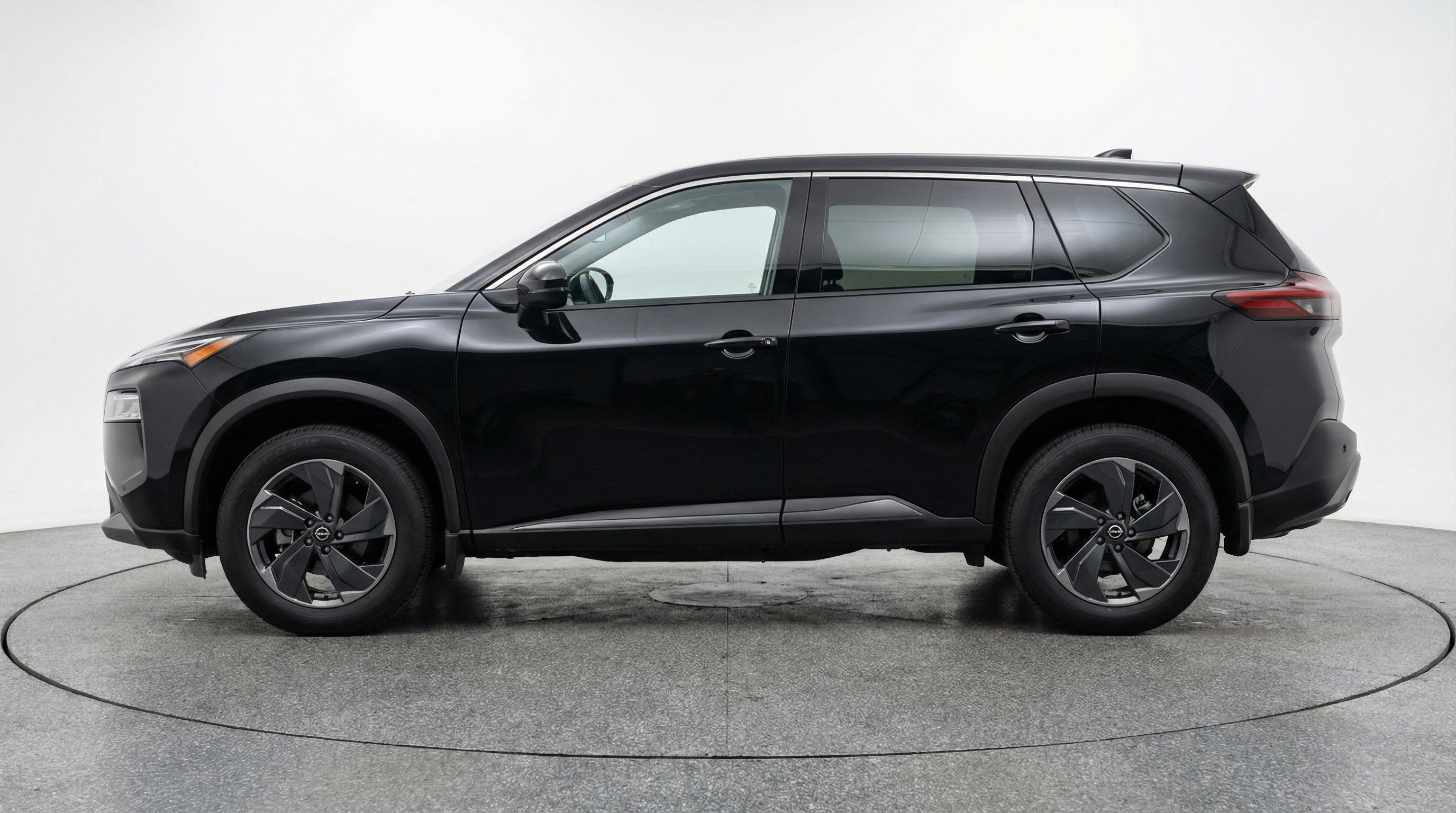 Used 2025 Nissan Rogue SV image 5