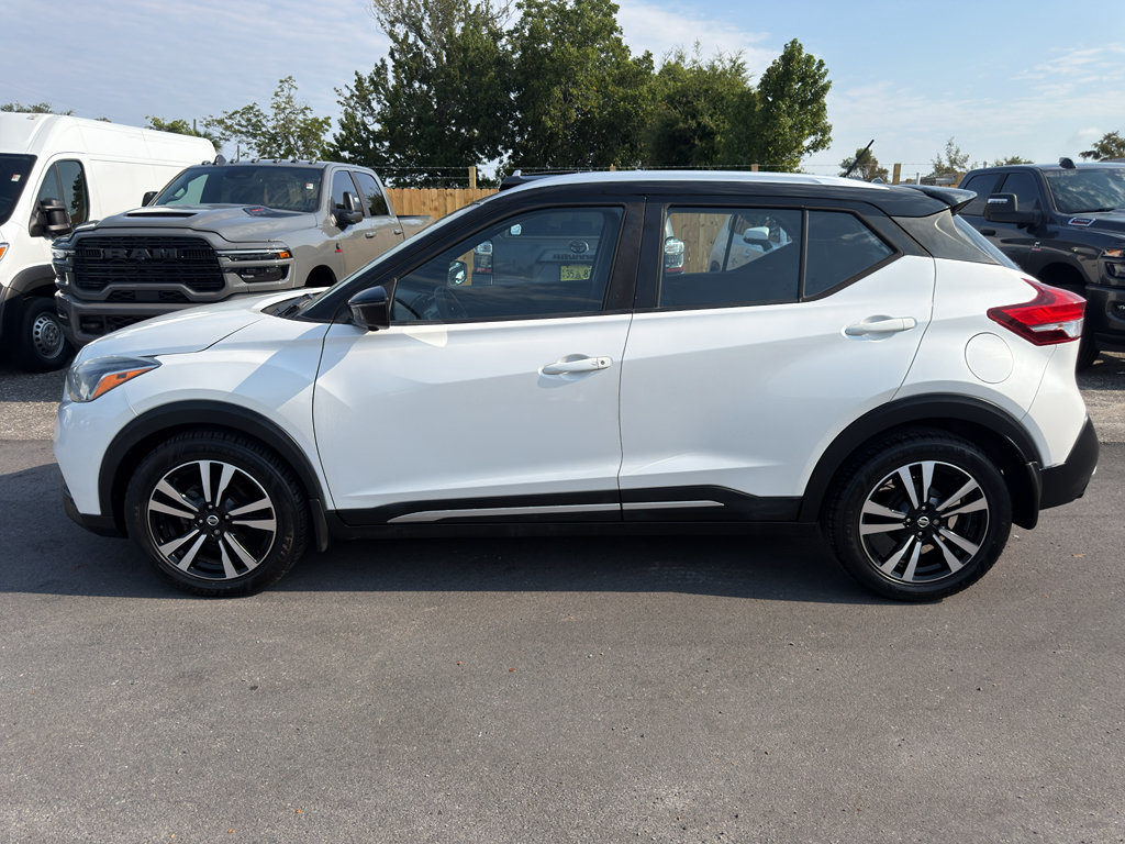 Used 2018 Nissan Kicks SR FWD image 1