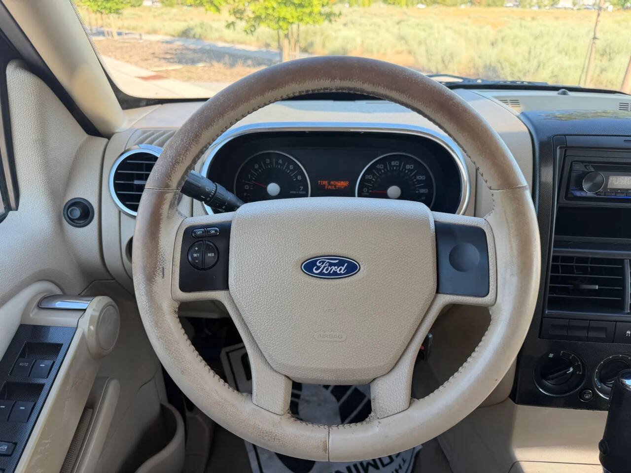 Used 2006 Ford Explorer XLT AWD/4WD image 25