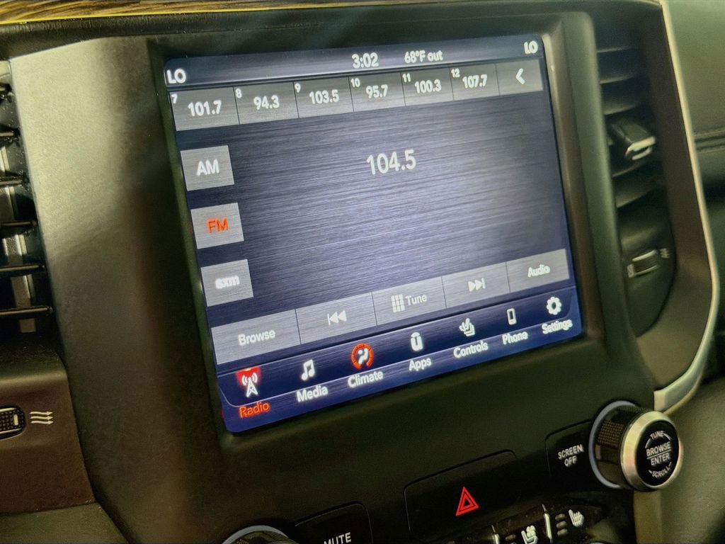 Used 2019 RAM 1500 Laramie AWD/4WD image 15