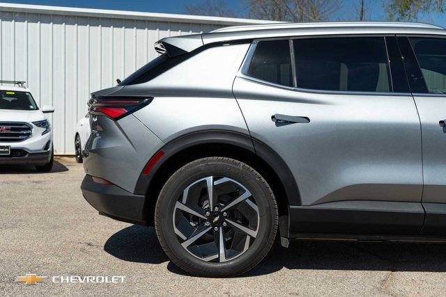 New 2026 Chevrolet Equinox EV LT FWD image 5