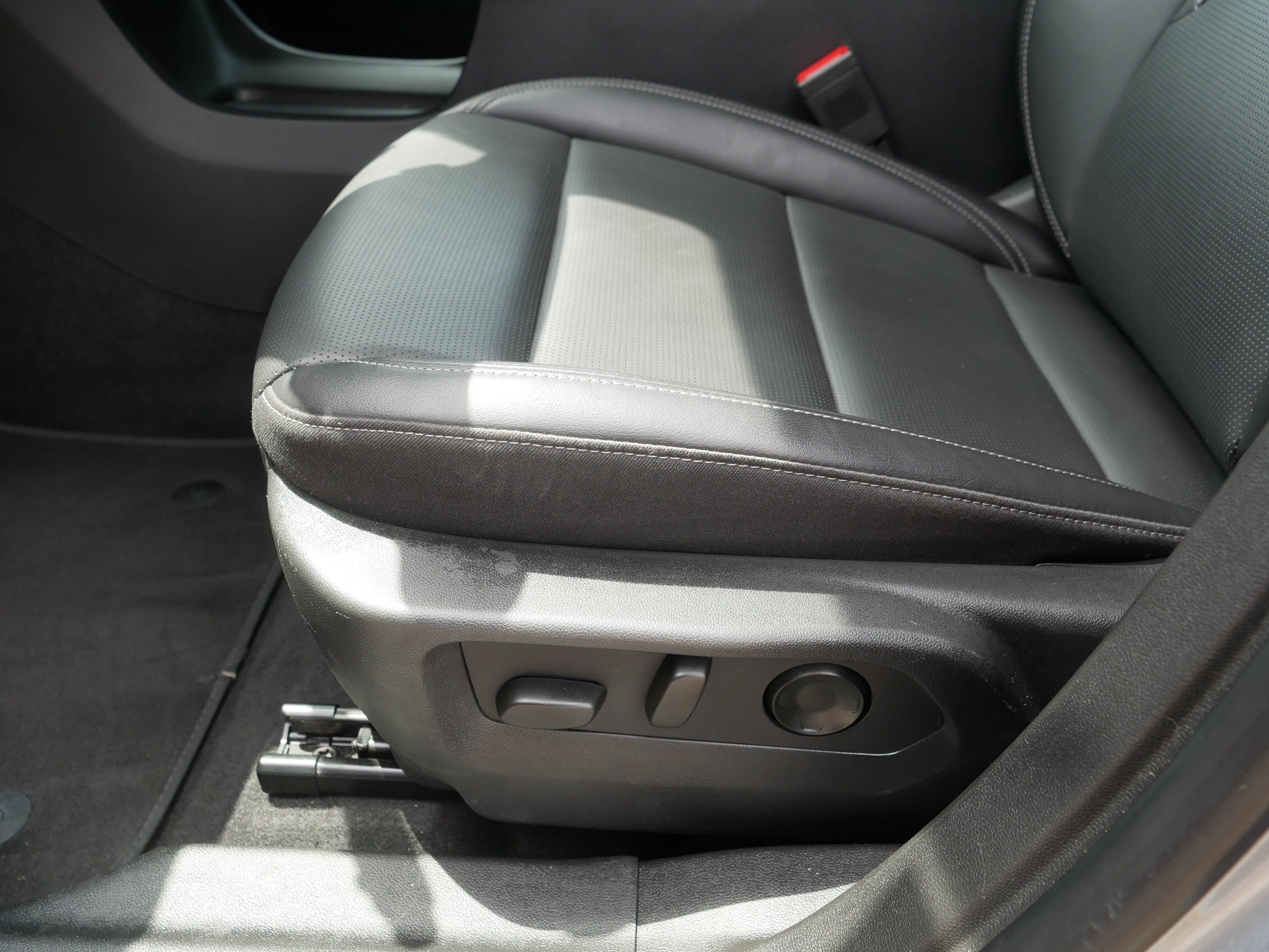 Used 2025 Buick Envision Preferred AWD/4WD image 20