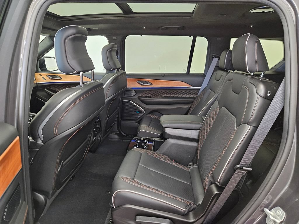 Used 2024 Jeep Grand Cherokee L Summit AWD/4WD image 5