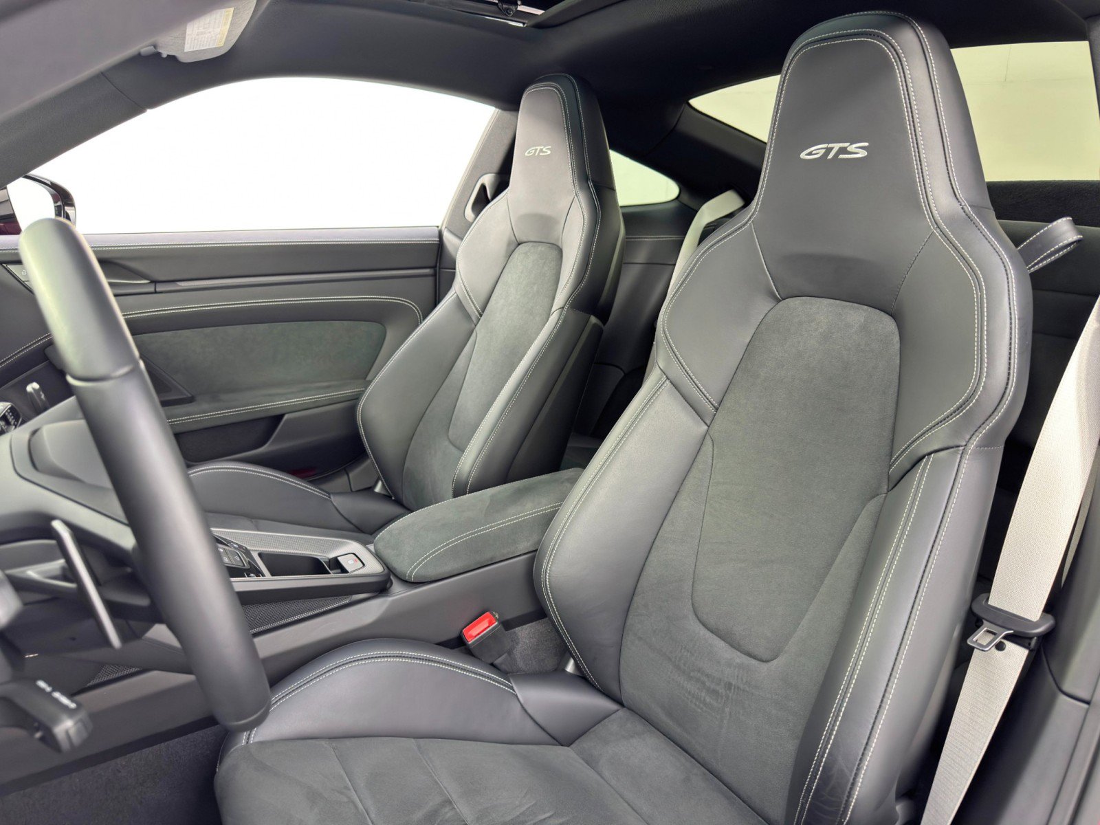 Used 2024 Porsche 911 Carrera GTS w/ Premium Package image 37