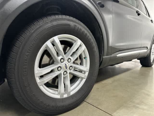 Used 2021 Ford Explorer XLT w/ Equipment Group 202A AWD/4WD image 28