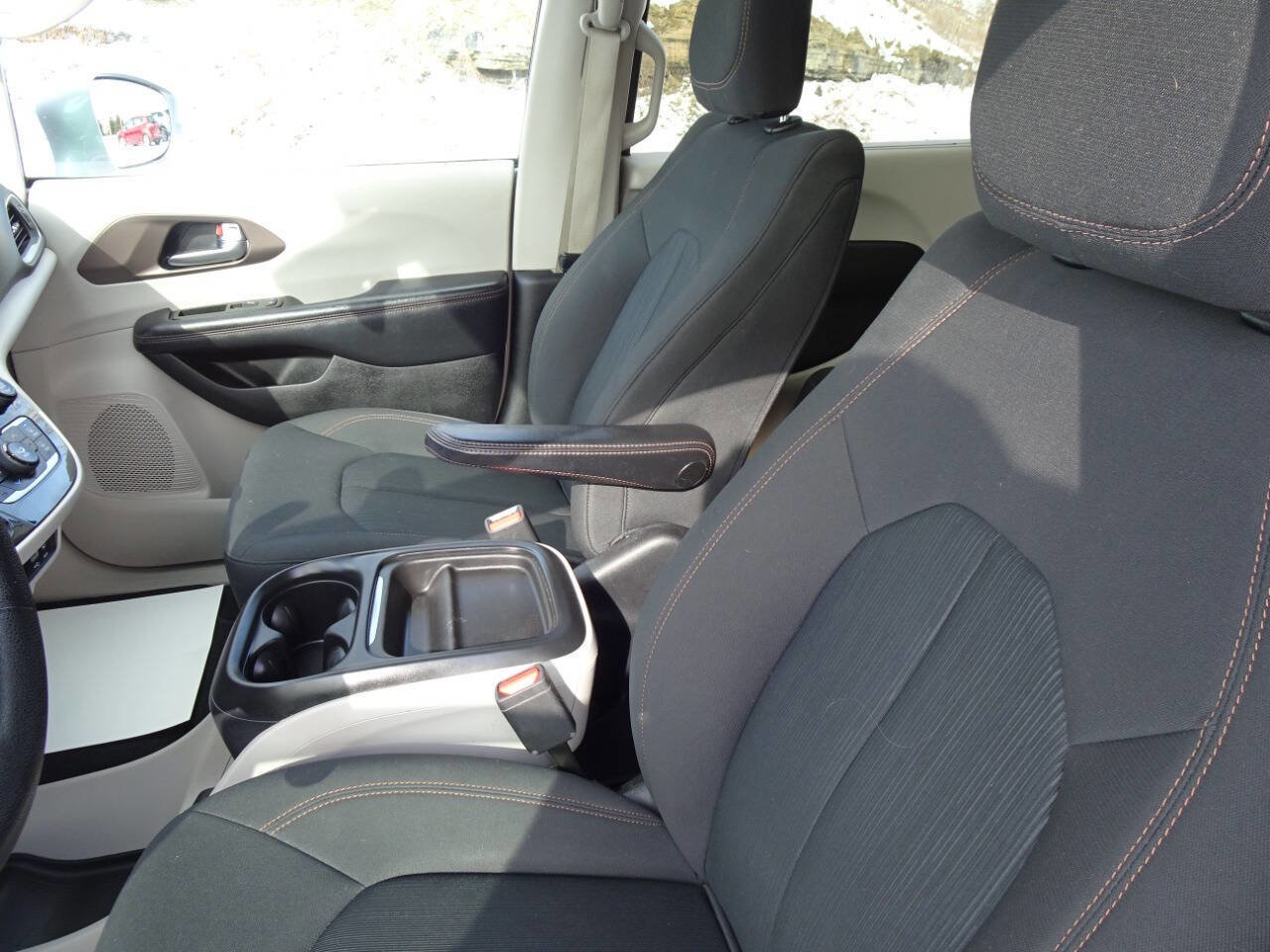 Used 2019 Chrysler Pacifica Touring Plus w/ Tire & Wheel Group image 15