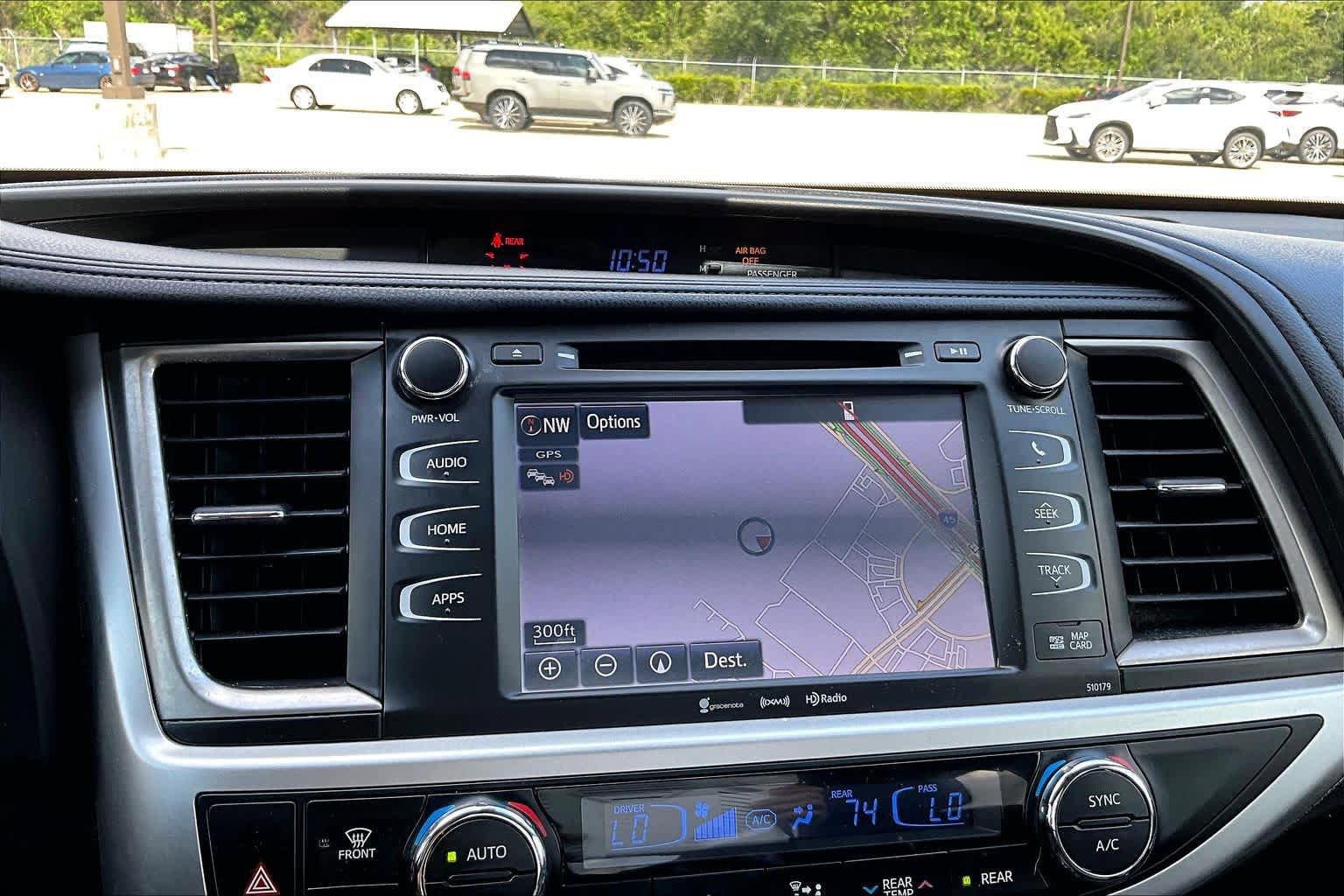 Used 2018 Toyota Highlander SE FWD image 33