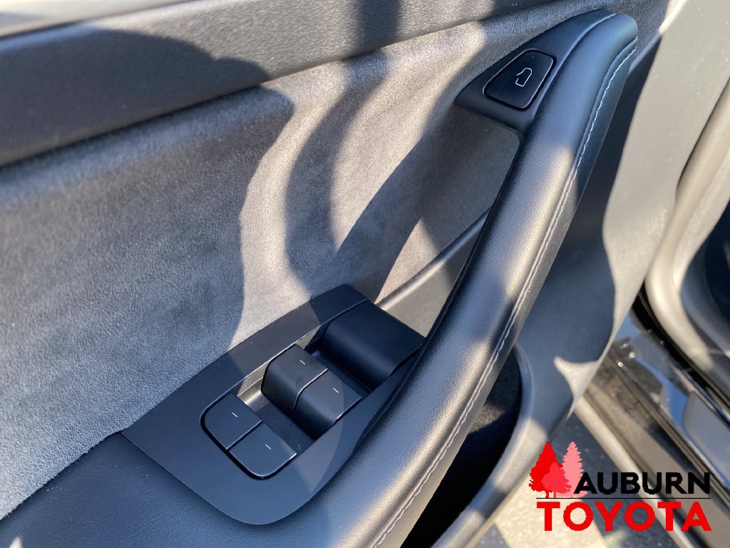Used 2023 Tesla Model Y Long Range AWD/4WD image 10