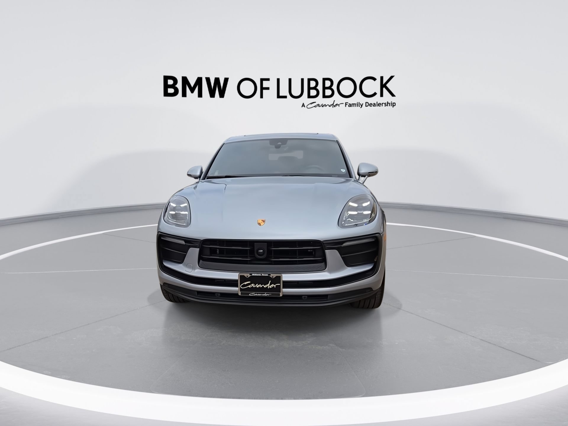 Used 2025 Porsche Macan AWD/4WD image 3