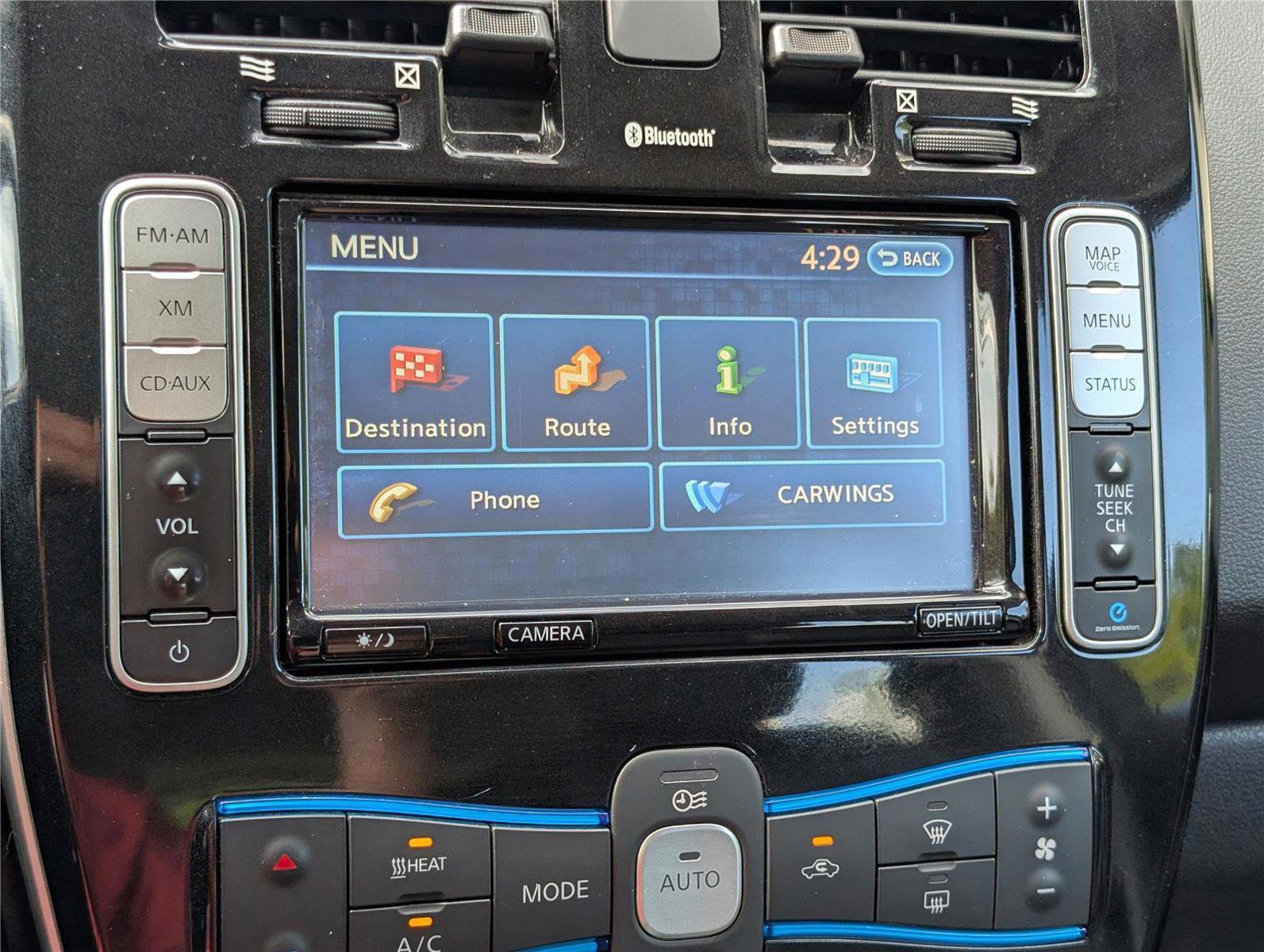 Used 2015 Nissan Leaf SL w/ Premium Package FWD image 27