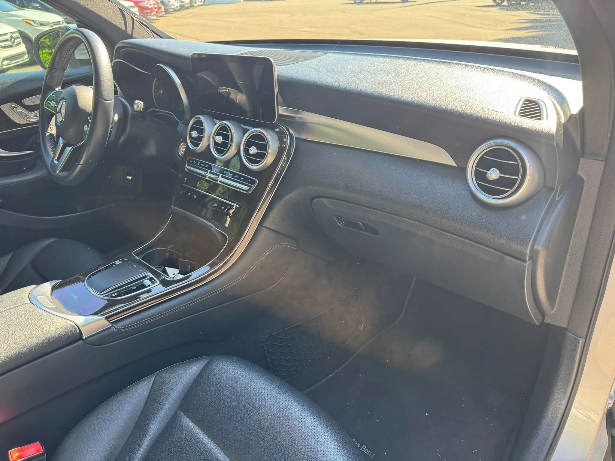 Used 2020 Mercedes-Benz GLC 300 image 26