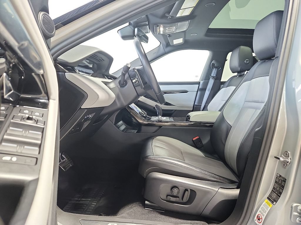Used 2023 Land Rover Range Rover Evoque R-Dynamic SE AWD/4WD image 5