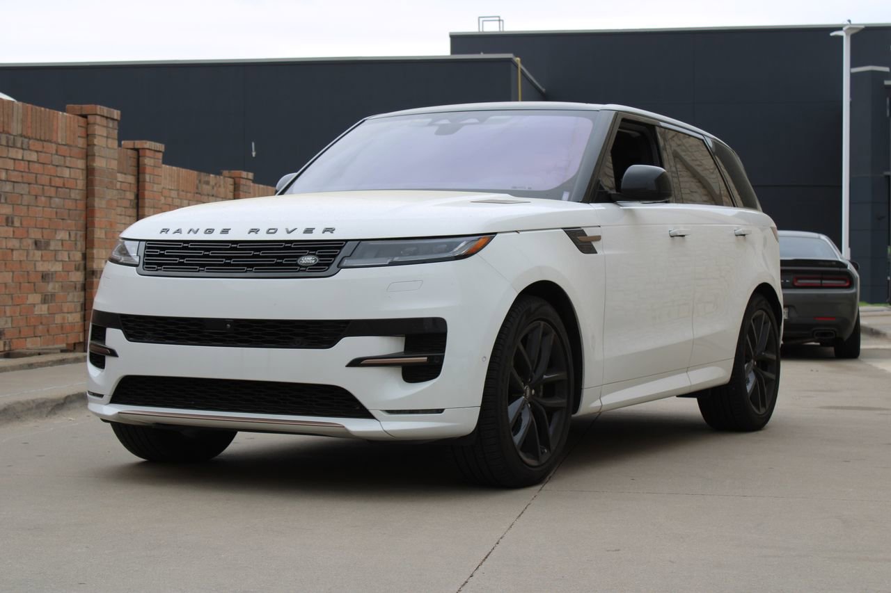 Used 2023 Land Rover Range Rover Sport SE Dynamic image 2