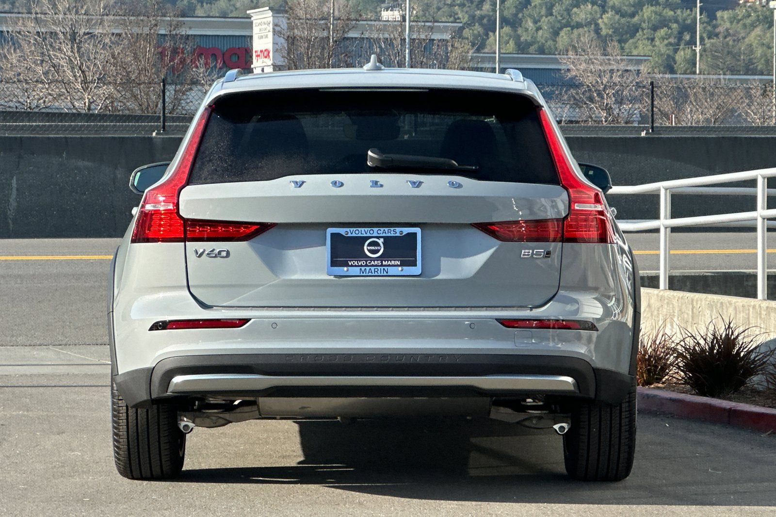 New 2026 Volvo V60 B5 Cross Country Plus w/ Climate Package AWD/4WD image 7