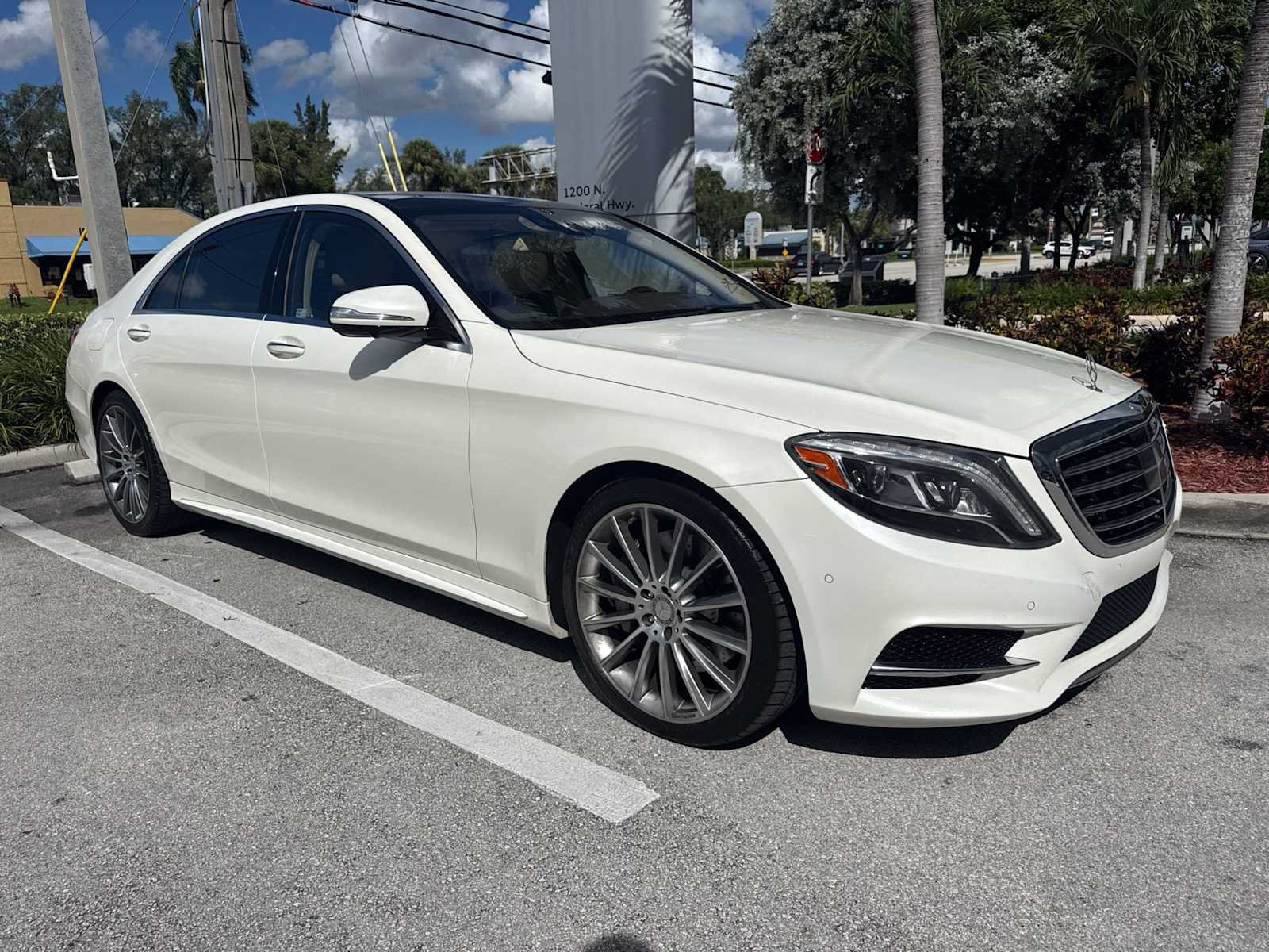 Used 2015 Mercedes-Benz S 550 Sedan image 2