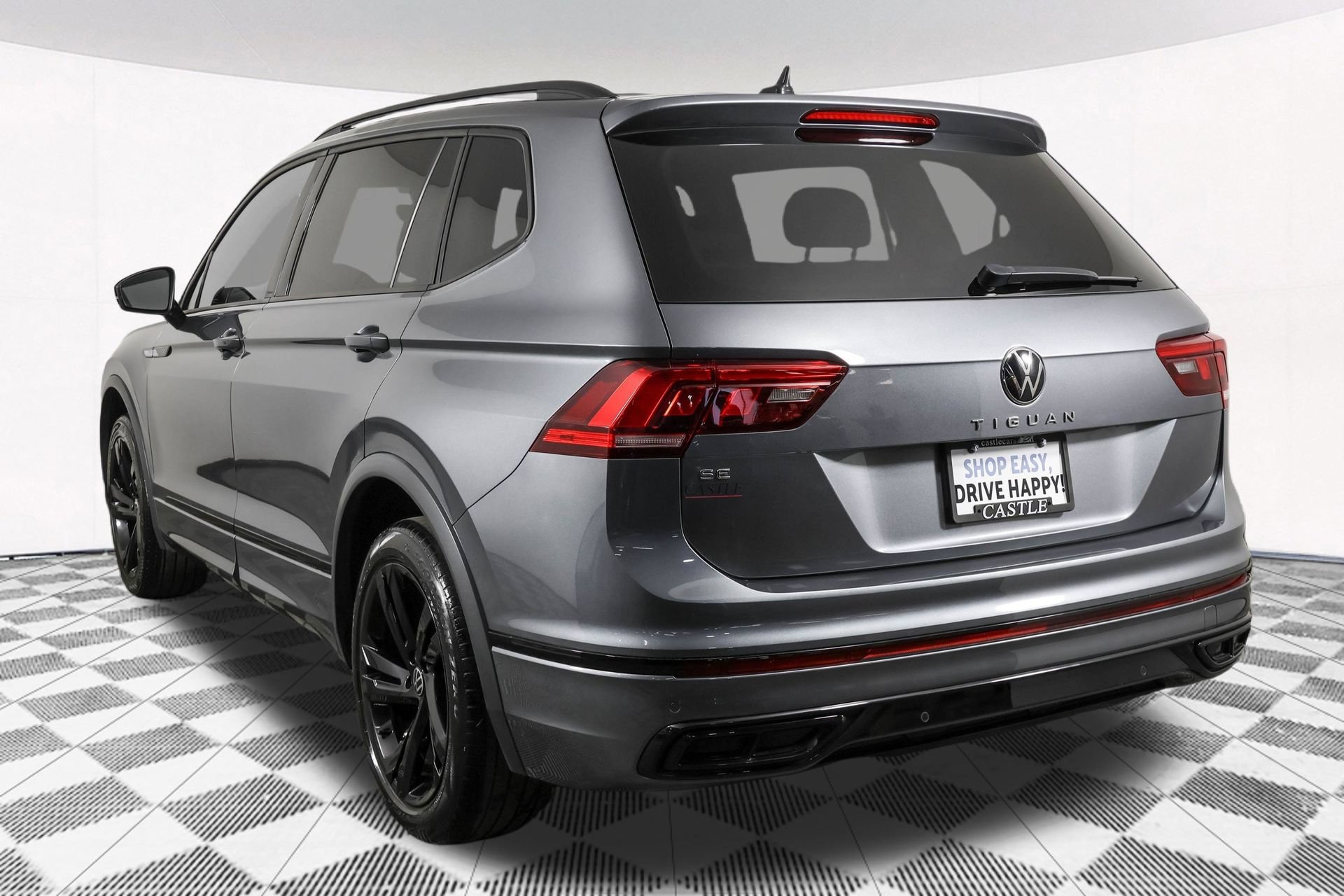 Used 2023 Volkswagen Tiguan SE R-Line FWD image 20