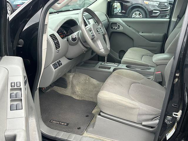 Used 2016 Nissan Frontier SV w/ SV Value Truck Package RWD image 10