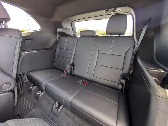 Used 2026 GMC Acadia Elevation w/ Elevation Premium Package FWD image 15
