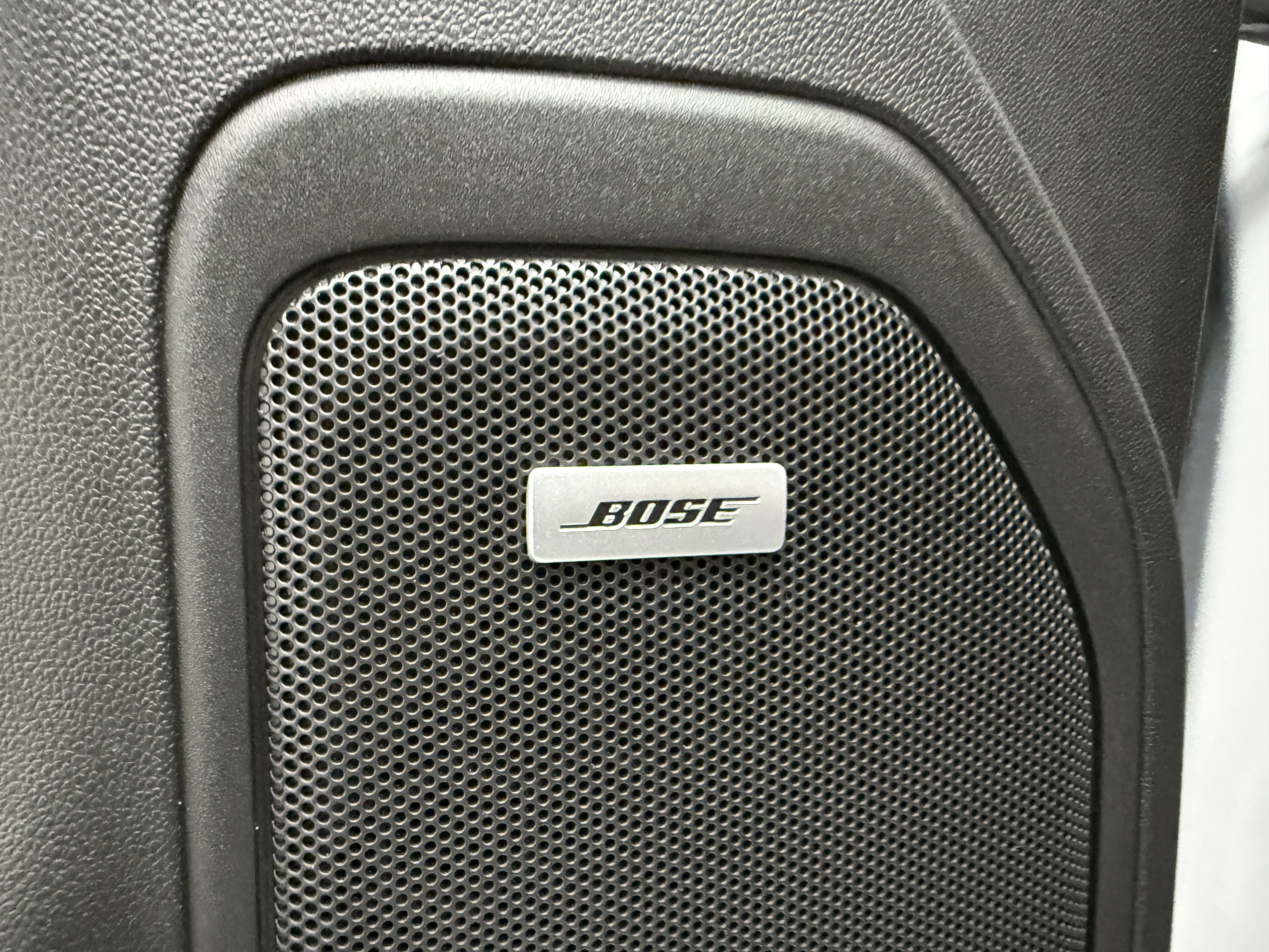 Used 2022 Chevrolet Silverado 1500 High Country w/ Technology Package image 12