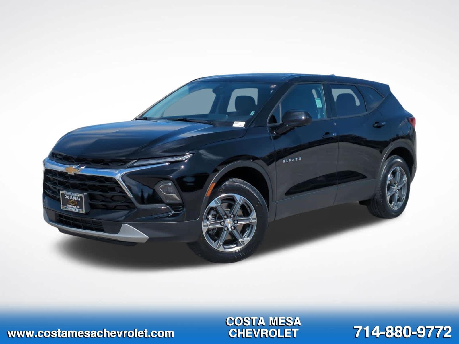 Used 2025 Chevrolet Blazer LT FWD image 1