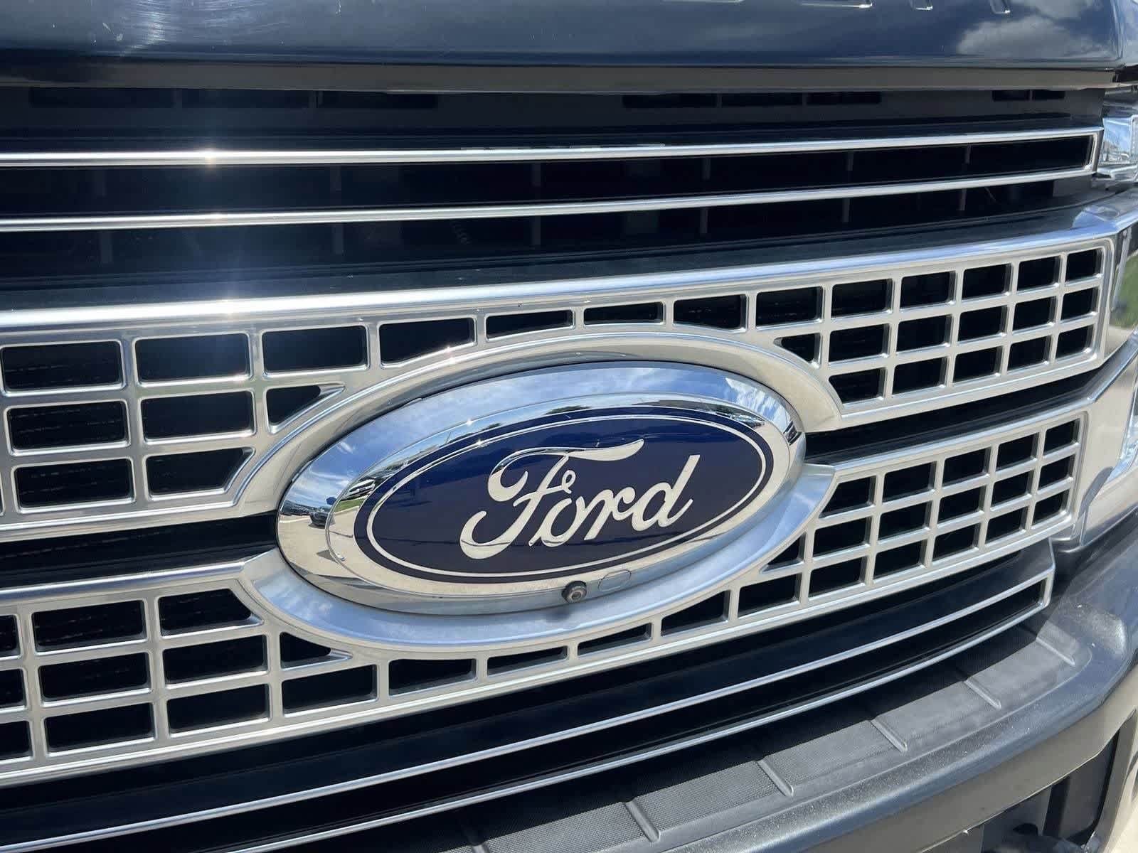 Used 2019 Ford F350 Platinum w/ Platinum Ultimate Package AWD/4WD image 17