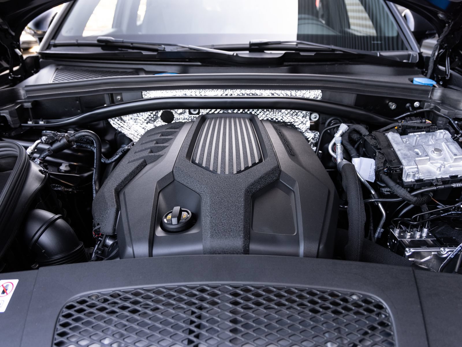 New 2026 Porsche Macan AWD/4WD image 37