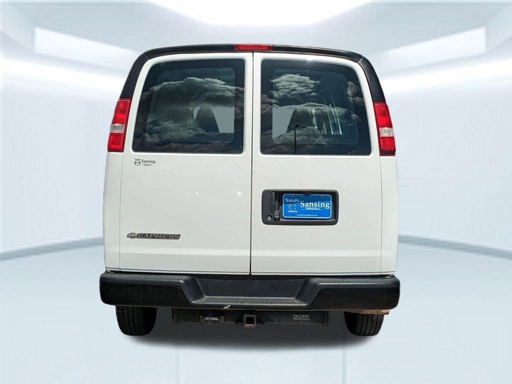 Used 2020 Chevrolet Express 3500 Extended w/ Driver Convenience Package image 5