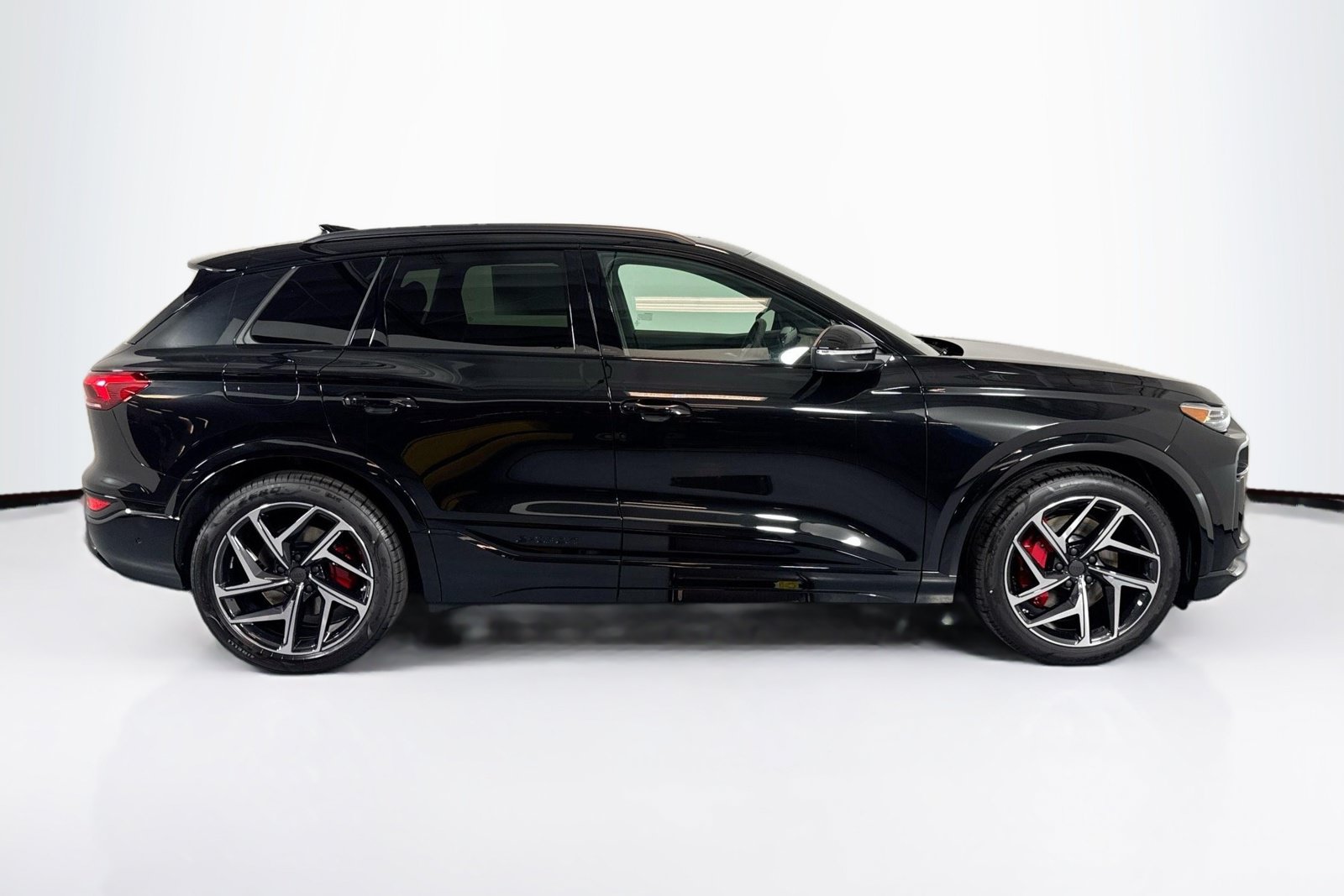 New 2027 Audi SQ6 e-tron Premium Plus AWD/4WD image 4