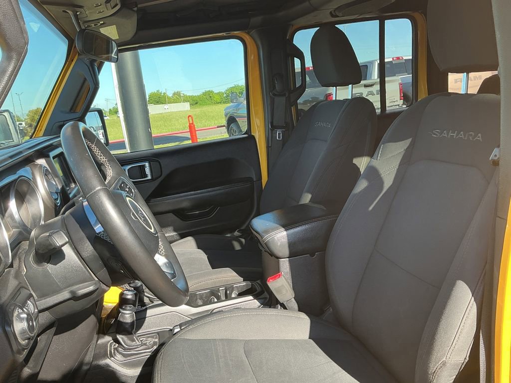 Used 2018 Jeep Wrangler Unlimited Sahara AWD/4WD image 16