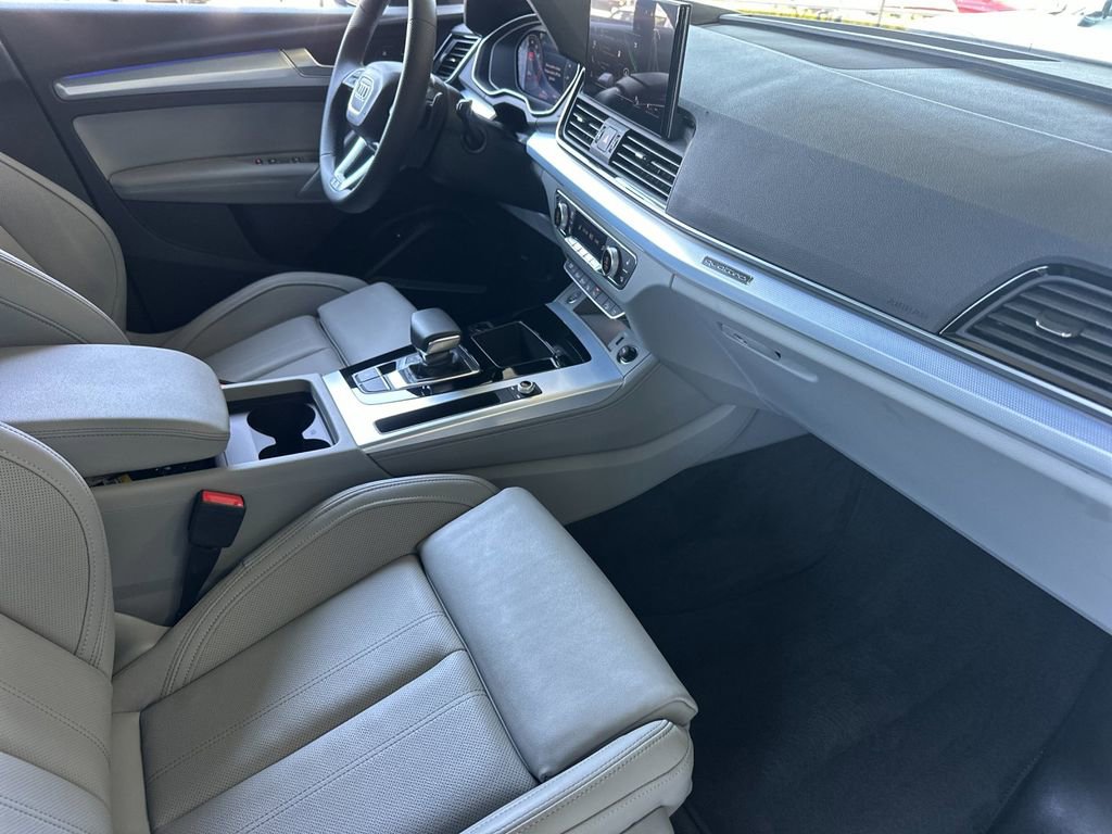 Used 2025 Audi Q5 Prestige w/ Prestige Package image 16