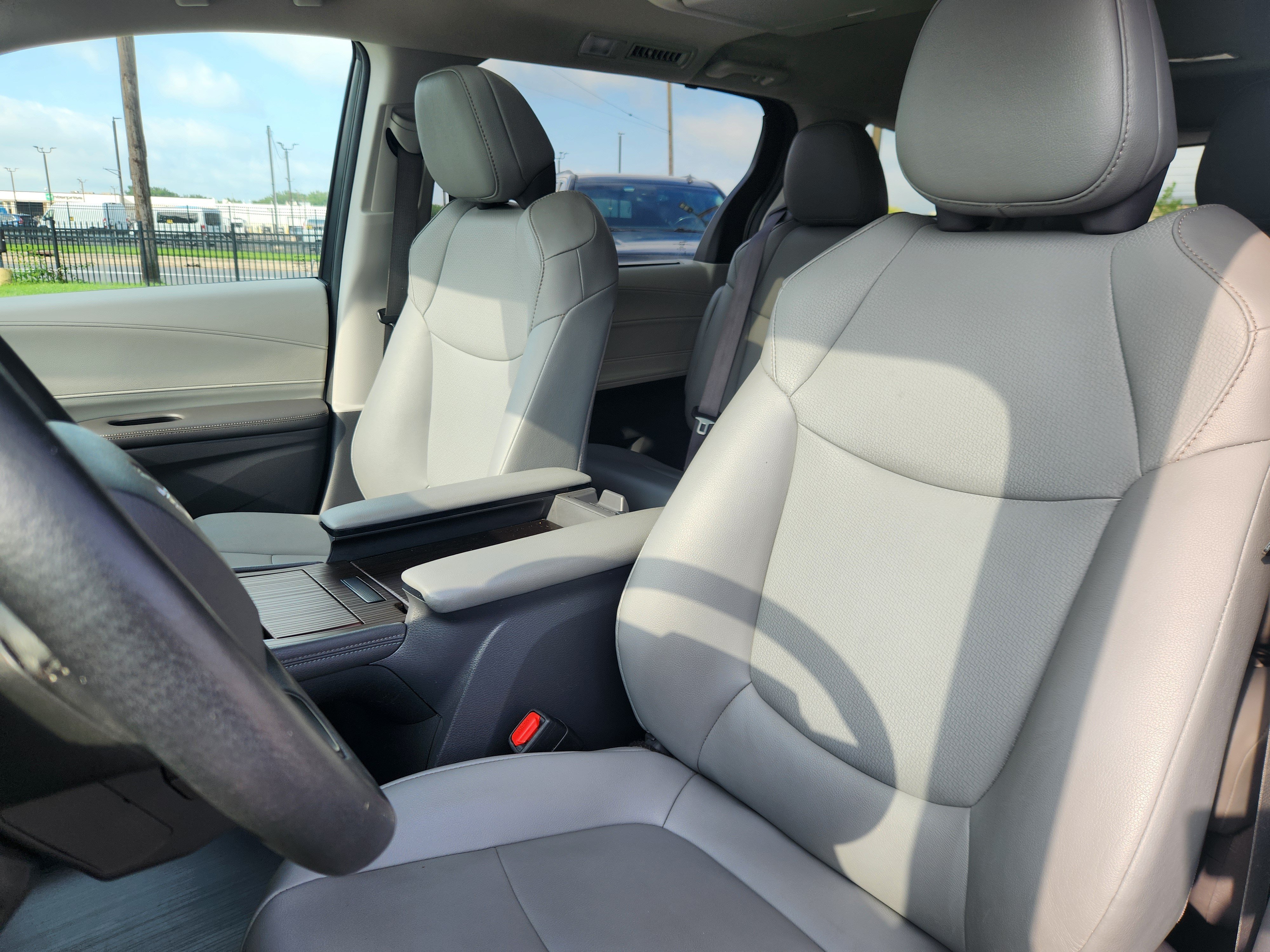 Used 2021 Toyota Sienna XLE w/ XLE Plus Package AWD/4WD image 7
