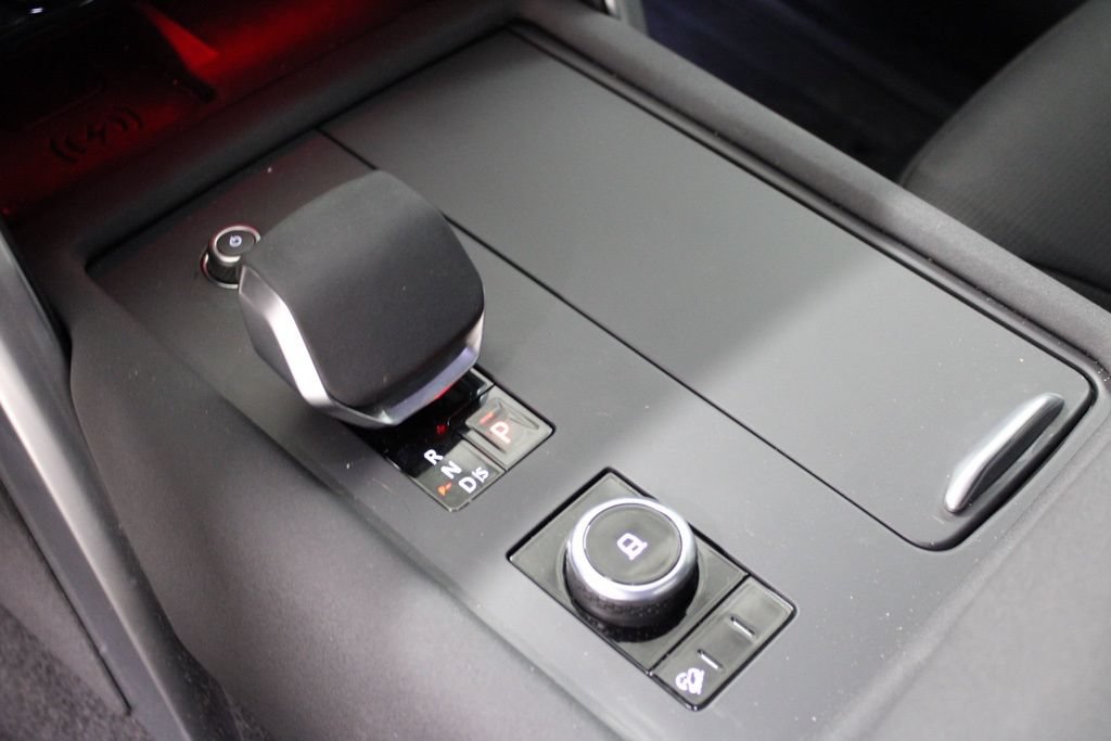 Used 2025 Land Rover Discovery S AWD/4WD image 33