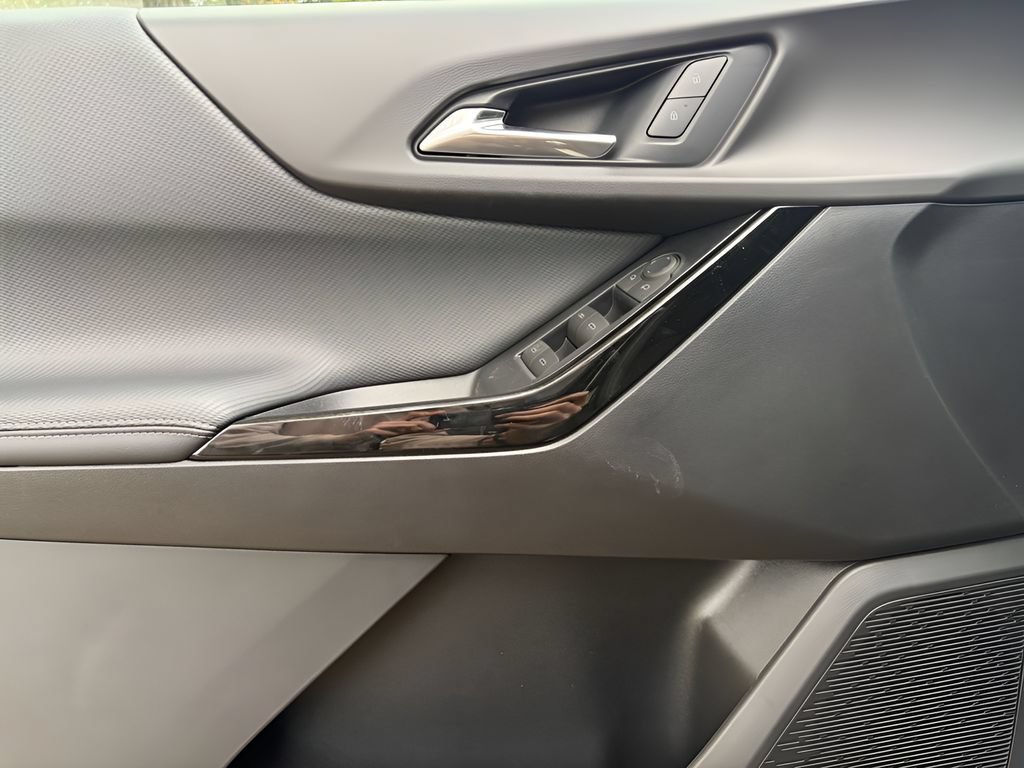 New 2027 Chevrolet Equinox LT w/ Safety and Technology Package FWD image 13