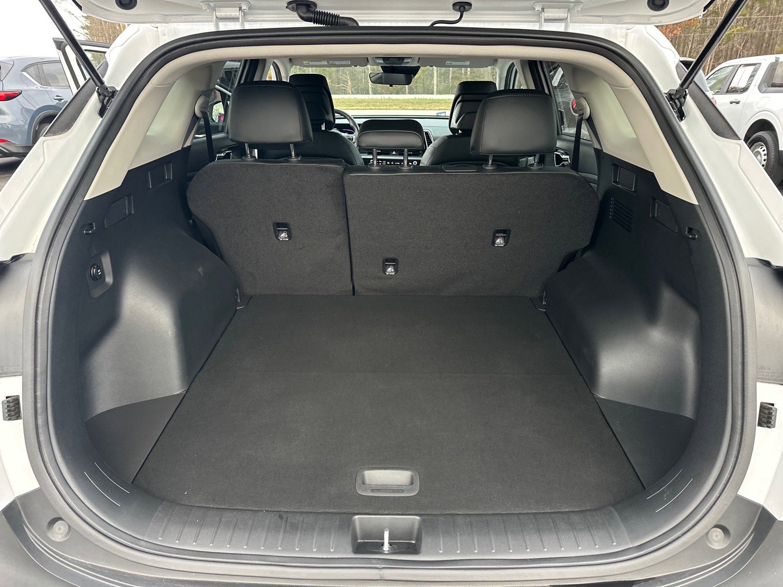 Used 2025 Kia Sportage EX image 16