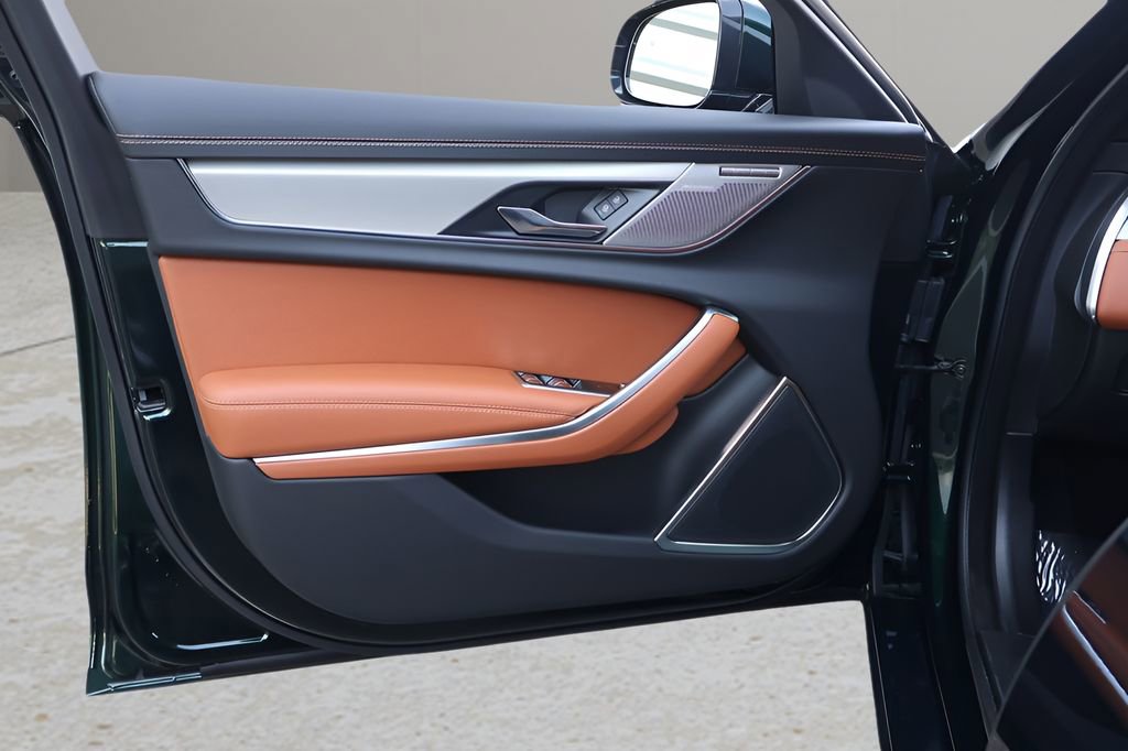 New 2024 Jaguar XF R-Dynamic SE AWD/4WD image 10