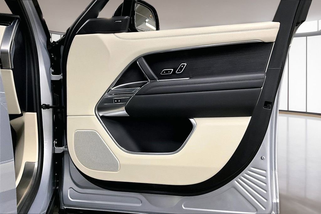 Certified 2023 Land Rover Range Rover SE image 26