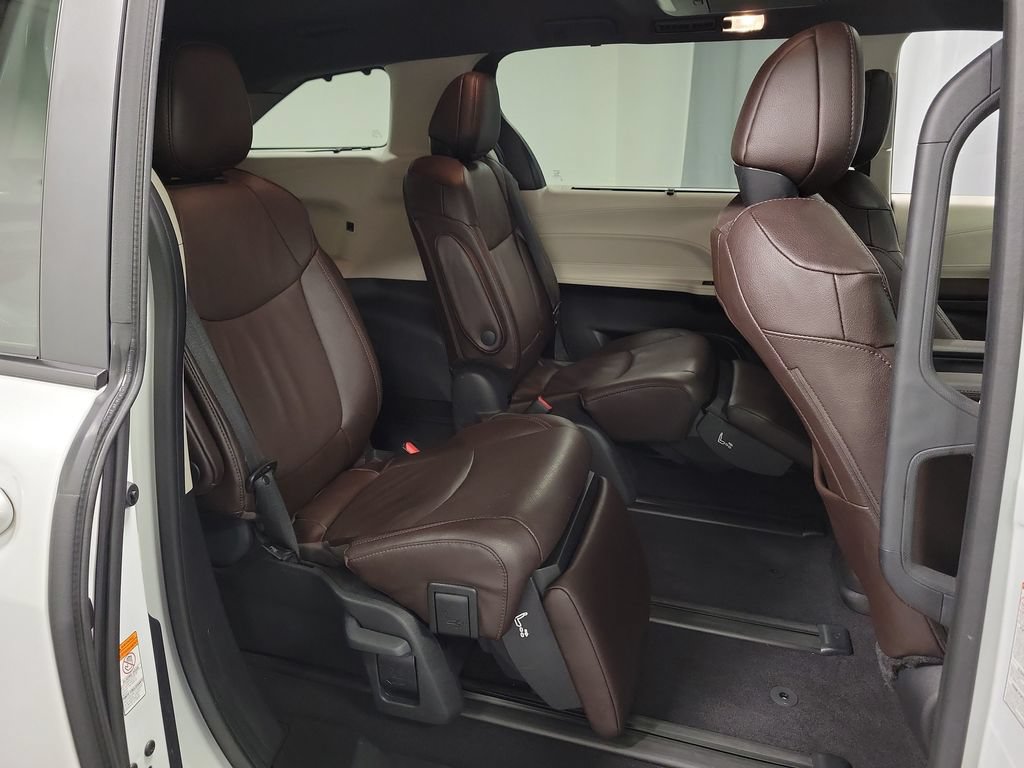 Used 2024 Toyota Sienna Platinum AWD/4WD image 29