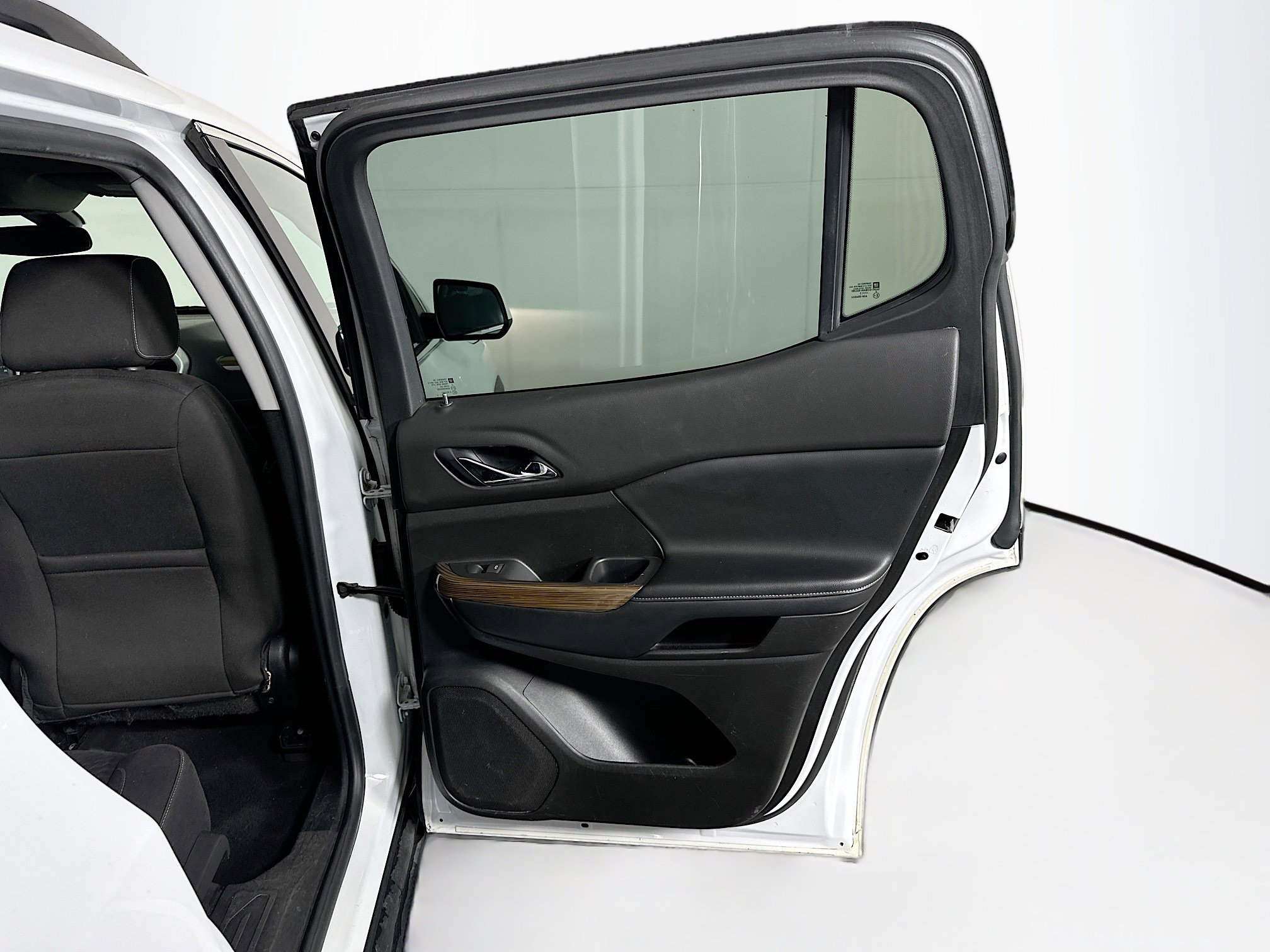 Used 2019 GMC Acadia SLE image 30