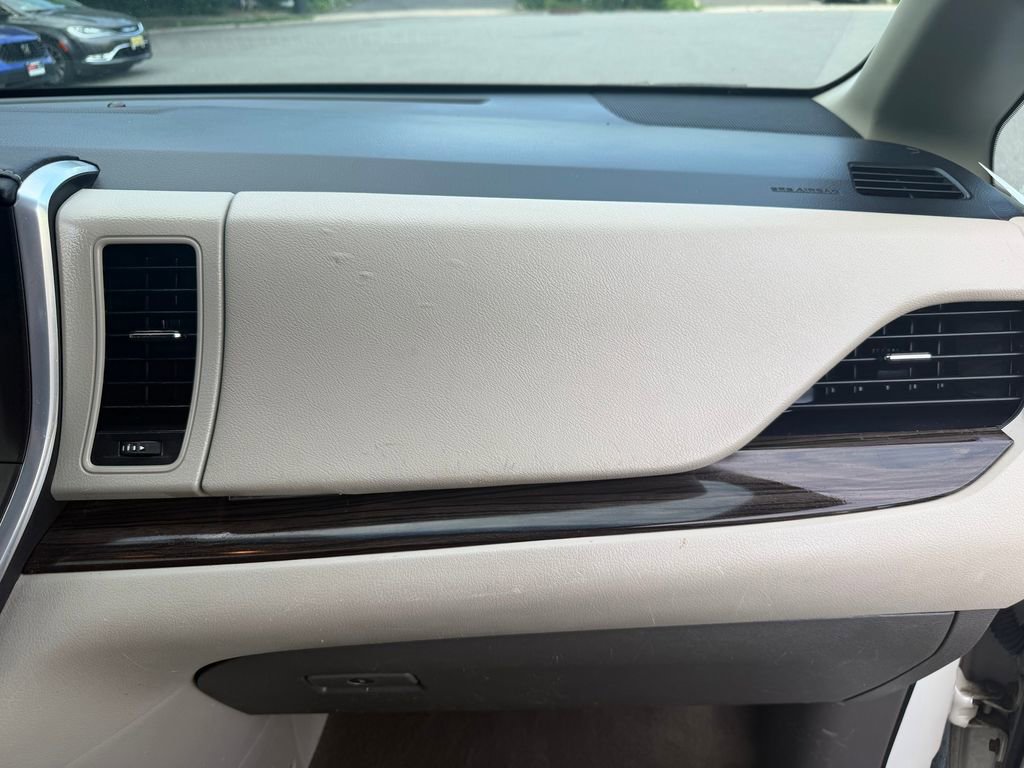 Used 2015 Toyota Sienna XLE Premium AWD/4WD image 36