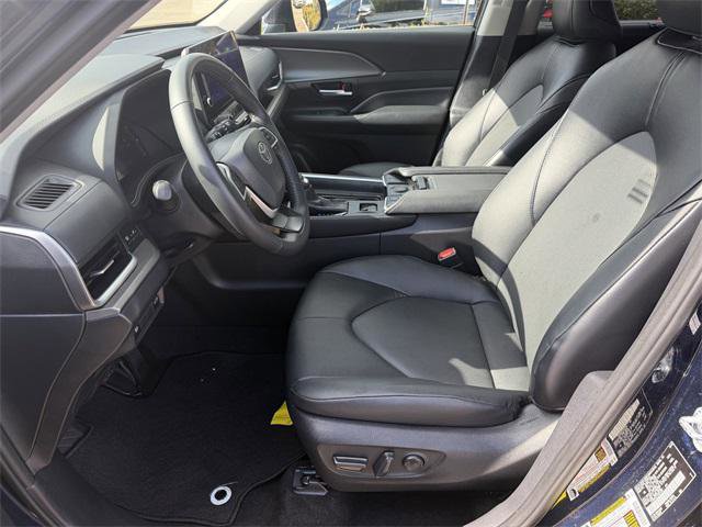 Certified 2025 Toyota Grand Highlander FWD image 22