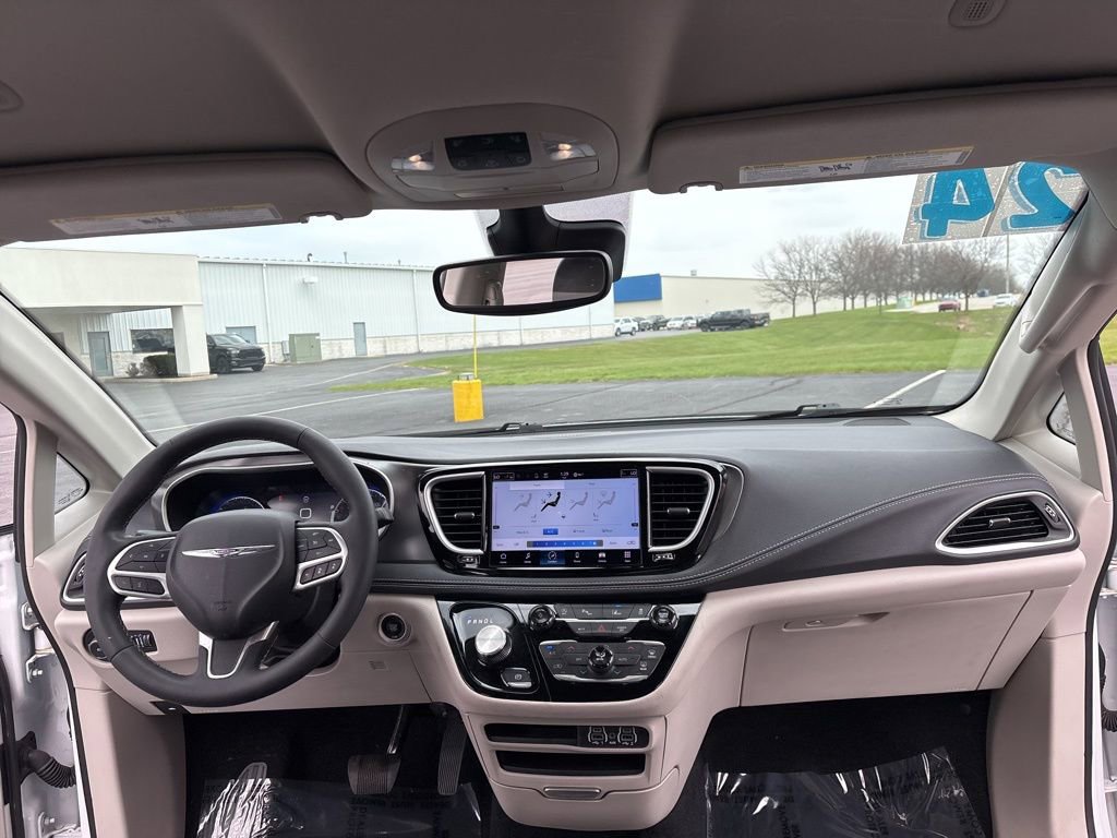 Used 2024 Chrysler Pacifica Touring-L w/ Road Tripper Package FWD image 33