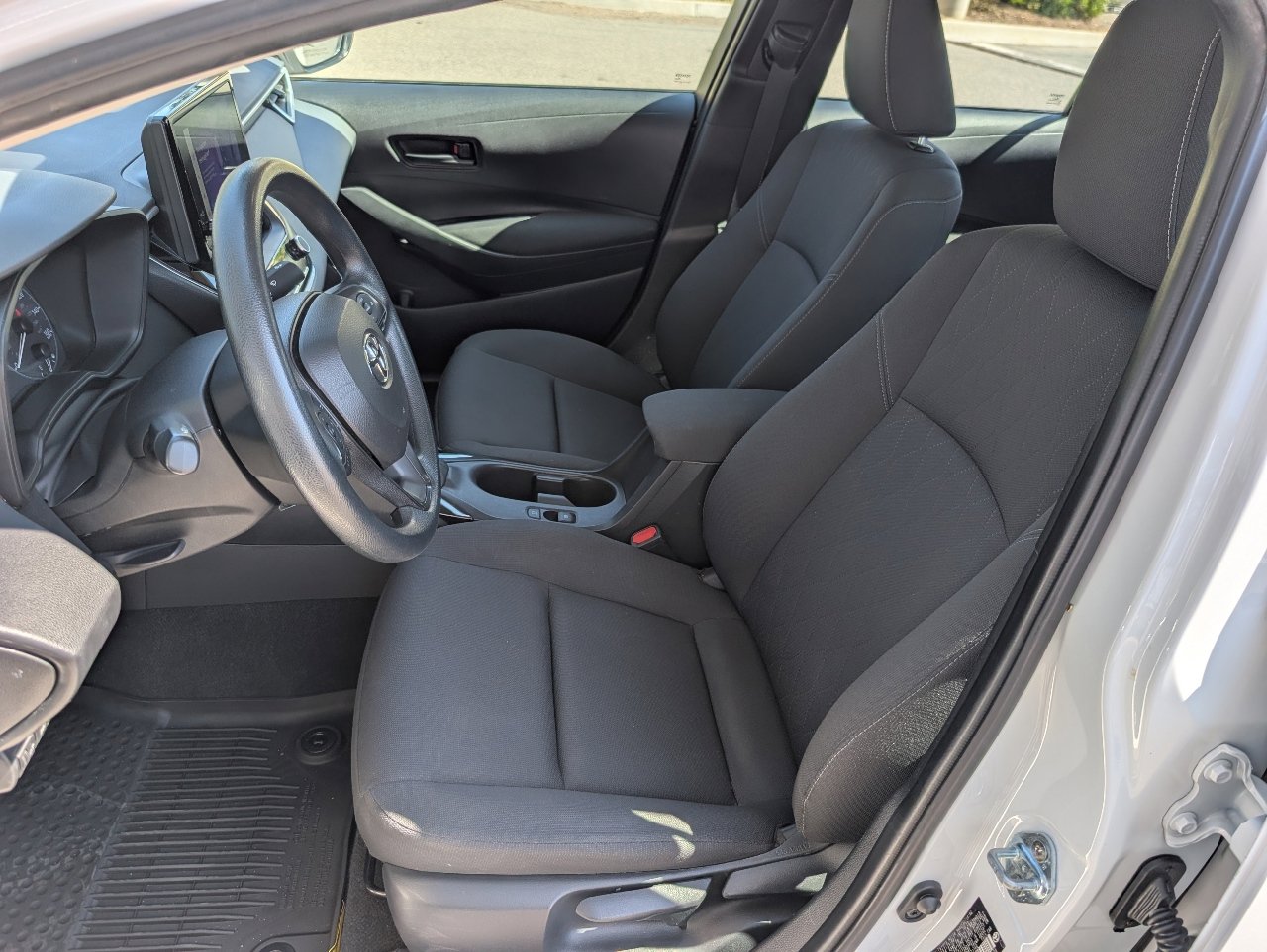 Used 2024 Toyota Corolla LE FWD image 2
