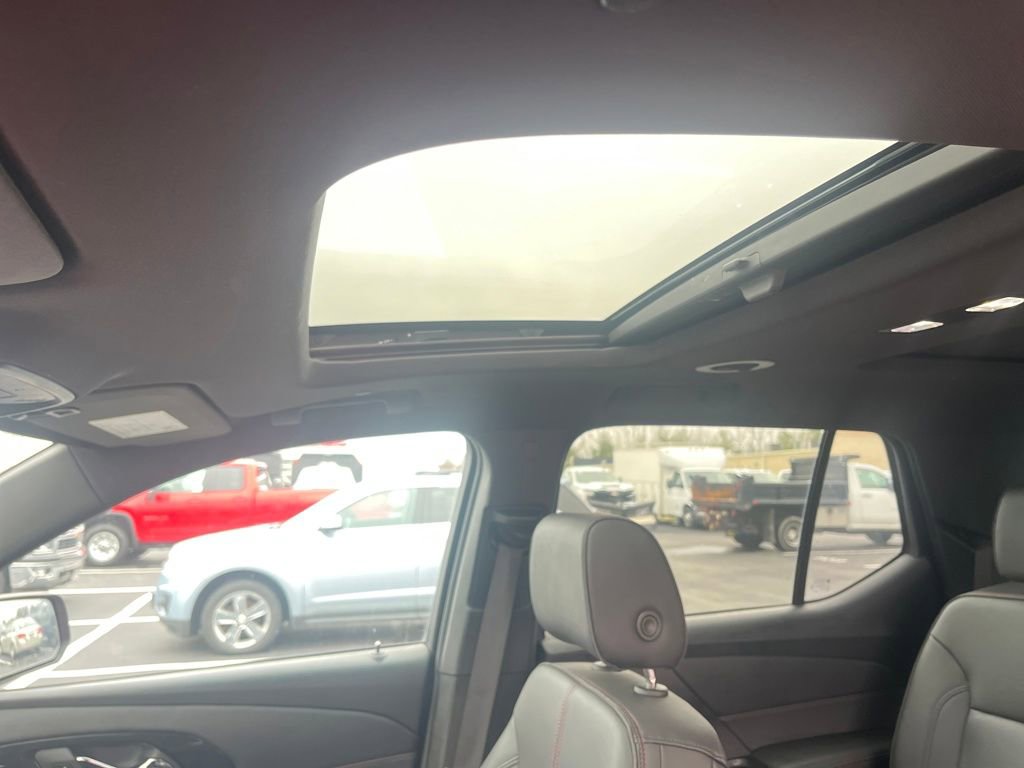 Used 2023 Chevrolet Traverse RS image 22