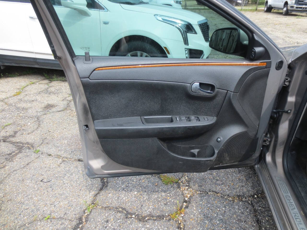 Used 2008 Chevrolet Malibu LT w/ HFV6 Engine Package FWD image 14